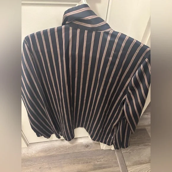 Striped Size Medium Pyjamas - Picture 4 of 15